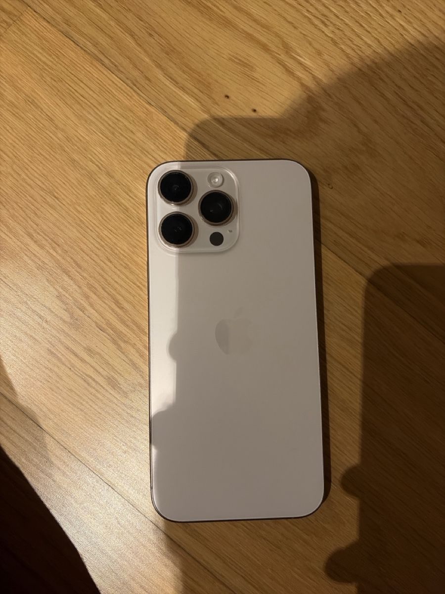 Apple Portables: iPhone 16 Pro Max – D'occasion à Niederhasli par man_9q98 2