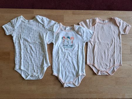 3 Bodys Grösse 98/104 / 4 Jahre