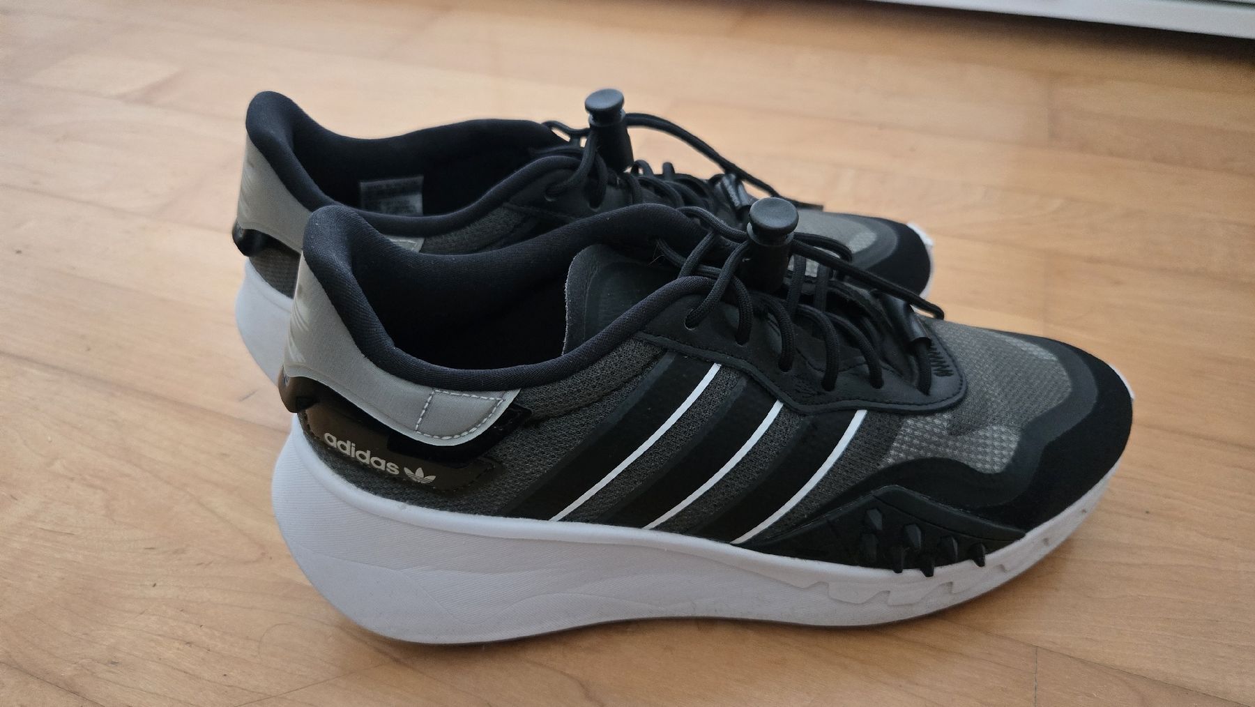 Adidas Chaussures hommes: Adidas Schuh Gr.41 1/3 – D'occasion à Schötz par Nico040 1