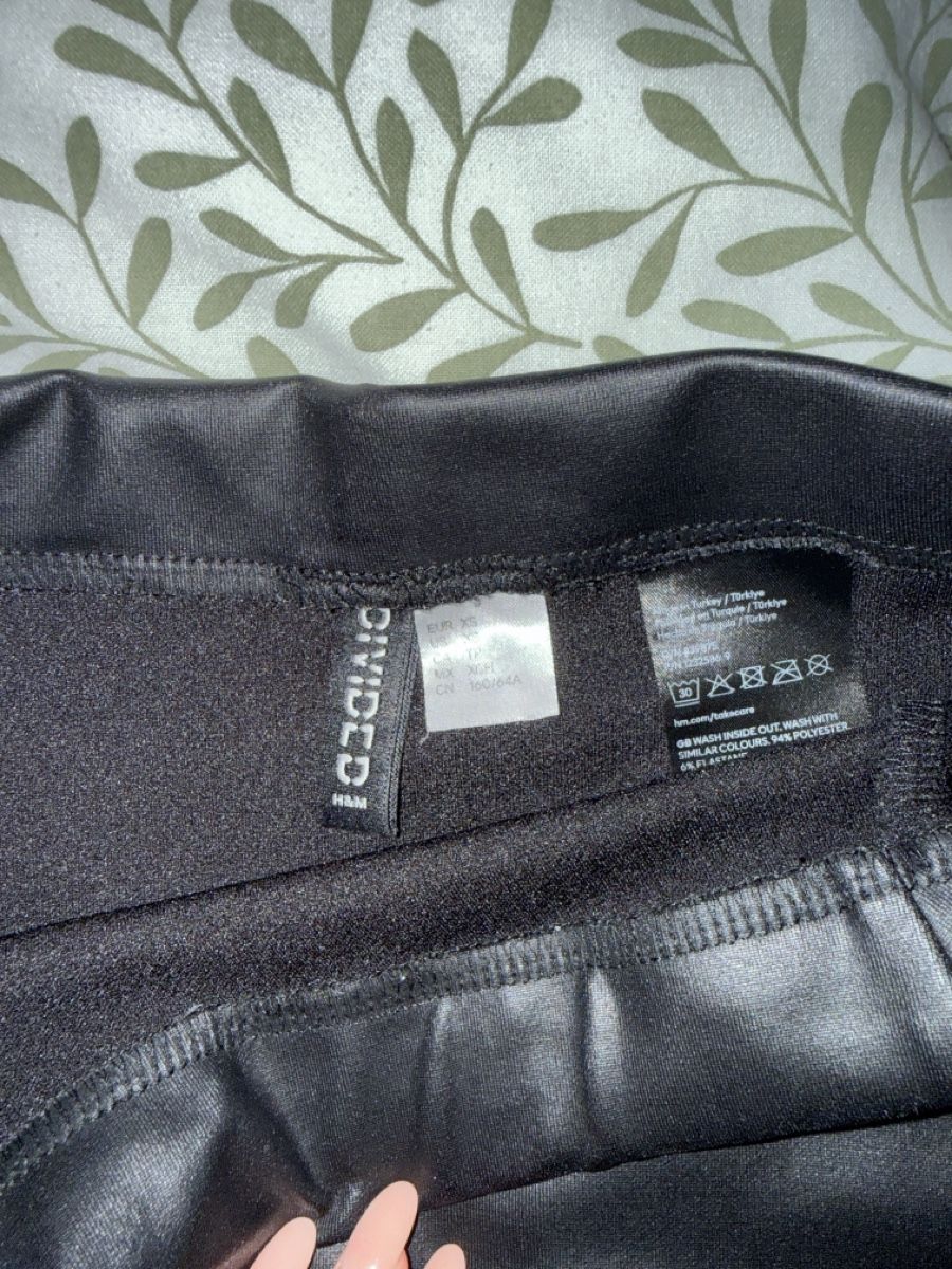 H&M Gonne: Schwarzer Mini-Rock von H&M Divided, Grösse XS – Usato da Bern venduto da fab_tx65 1