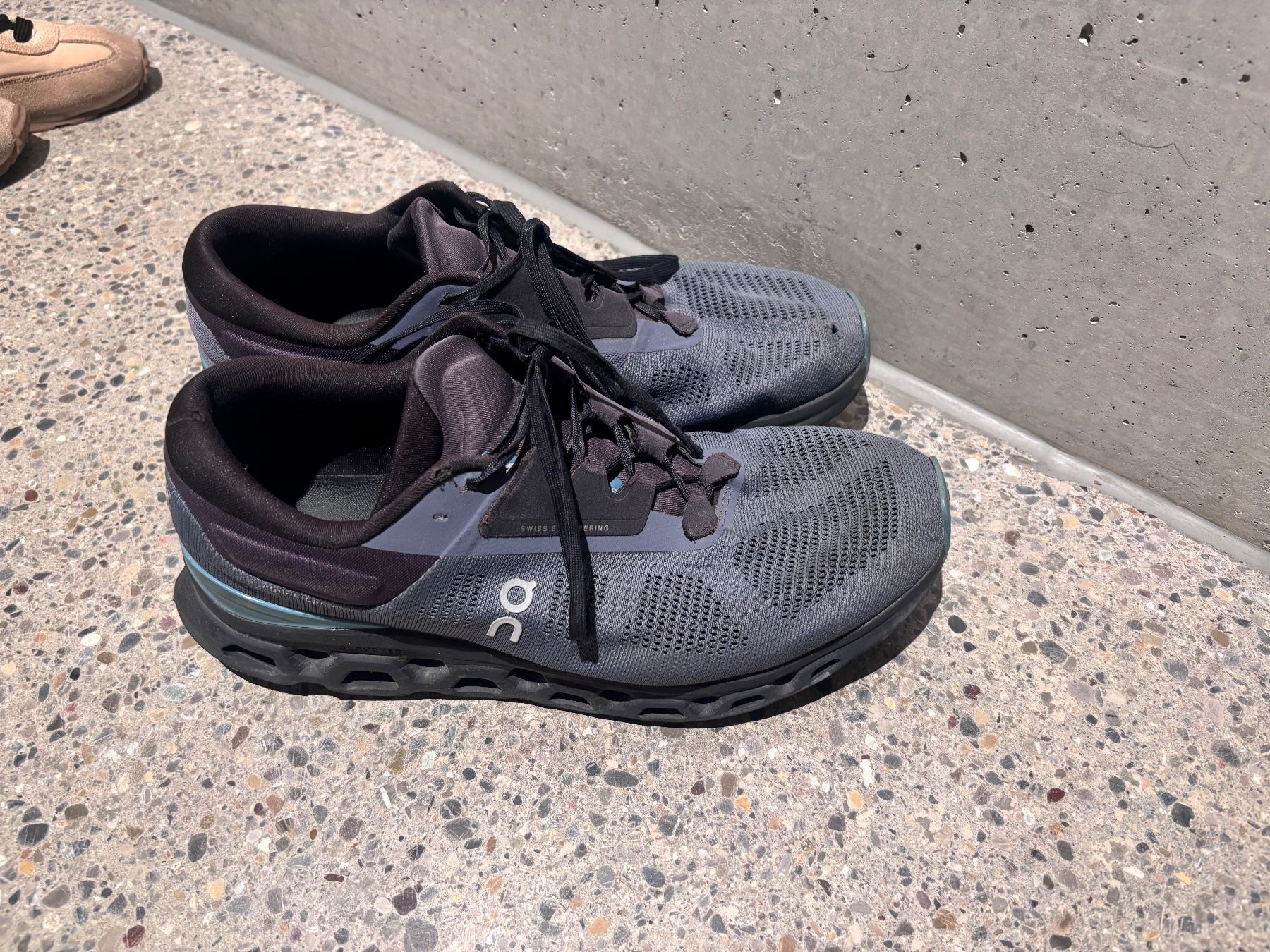 On Herrenschuhe: Laufschuhe ON Helion 46 – Gebraucht aus Zürich von engebrunau