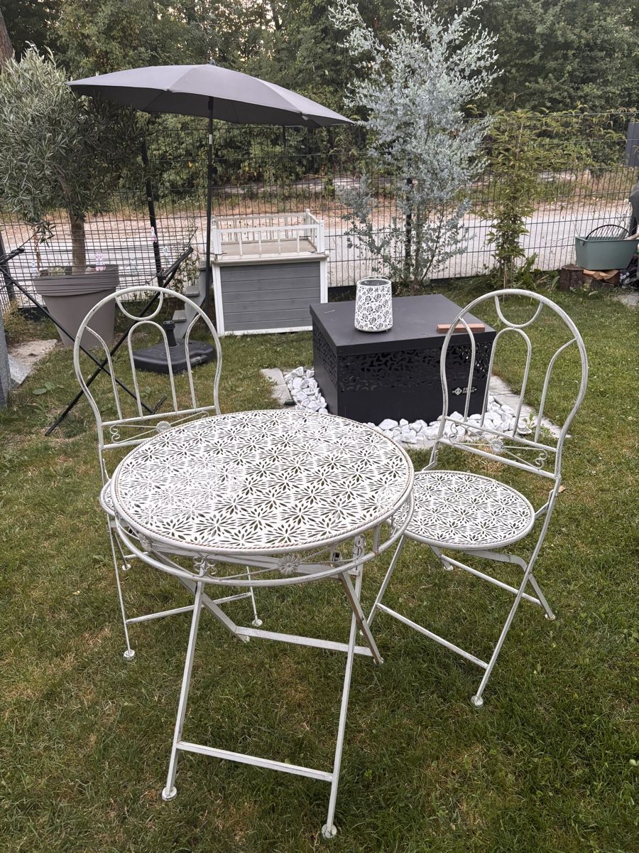 Set de table et chaises: Gartentischset – D'occasion à Portalban par Jornsbeatrice