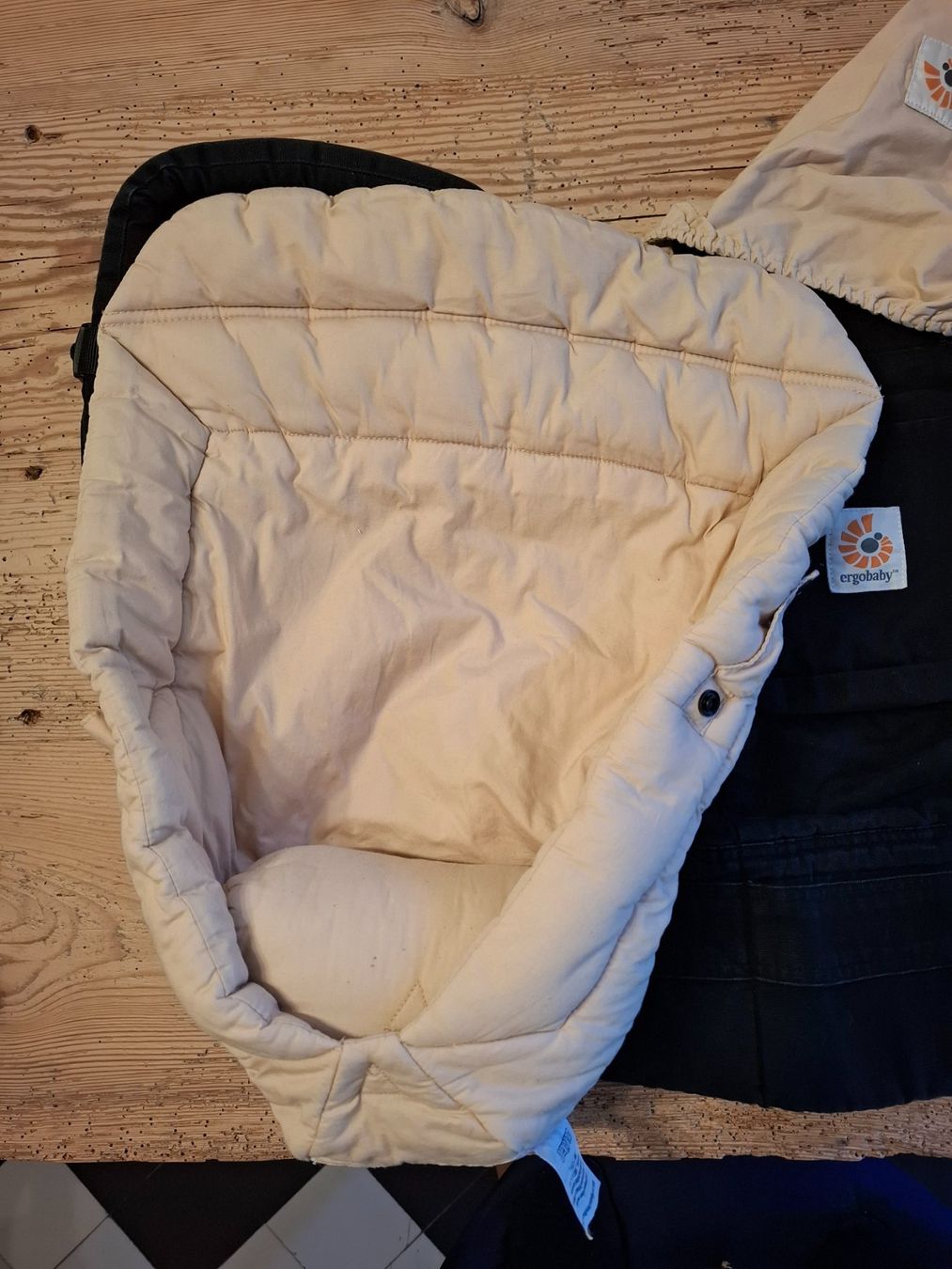 Ergobaby Marsupi portabebè: Ergobaby mit Neugeborenen-Einsatz – Usato da Zuoz venduto da Mime2 1