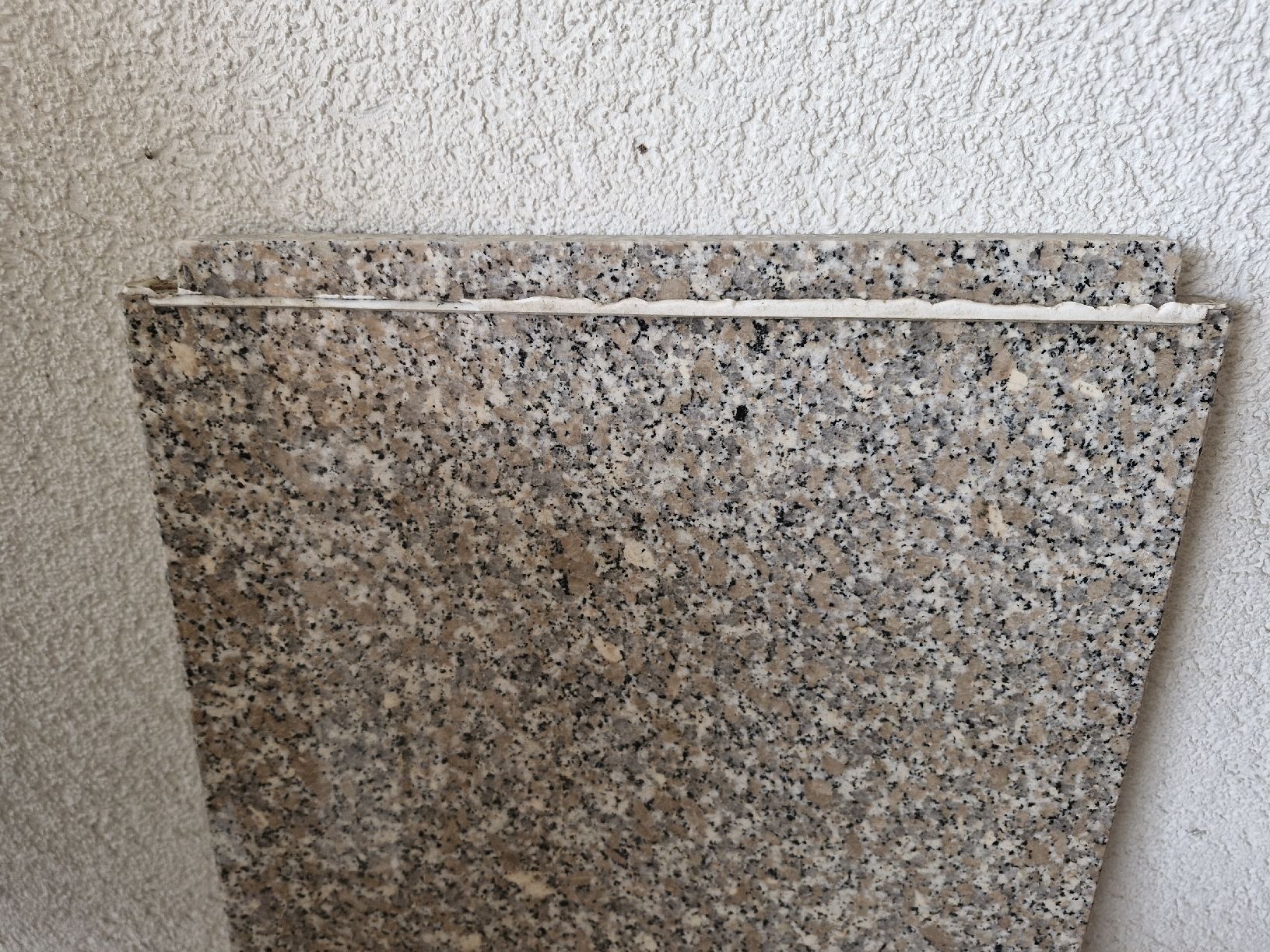 Steine & Dachziegeln: Granitplatte Rosa Sardo – Gebraucht aus St. Margarethen TG von -Twister- 1