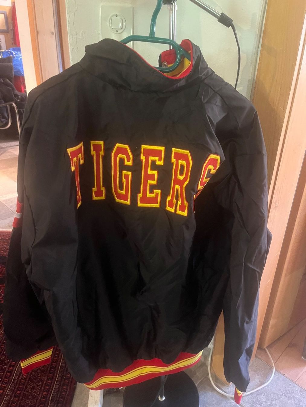 Jacken: SCL Tigers Jacke – Neu (gemäss Beschreibung) aus Davos Wolfgang von Sandwich01 1