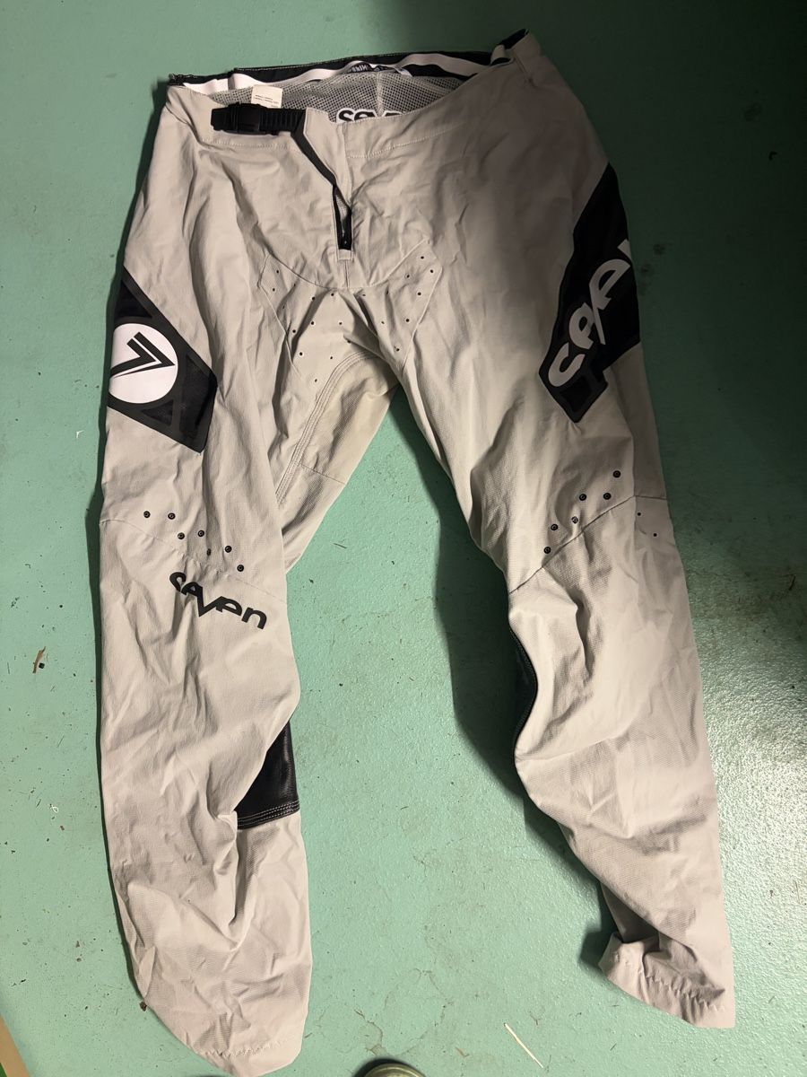 Pantaloni: Motocross pants seven  – Usato da Dully venduto da mat_dsw8