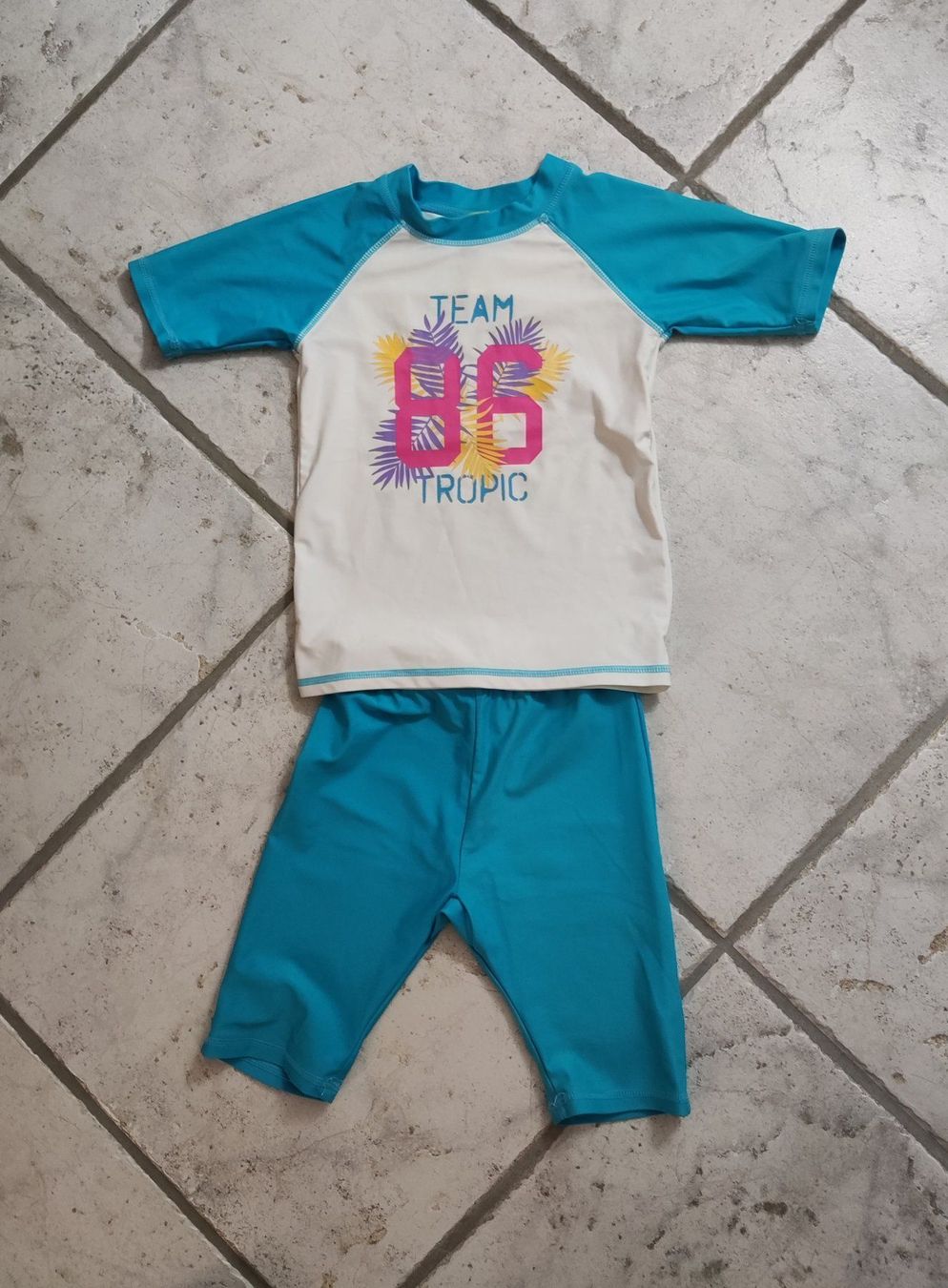 Costumi da bagno & Bikini: UV Badeanzug Mädchen Gr.98 – Usato da Chur venduto da Rodanisa