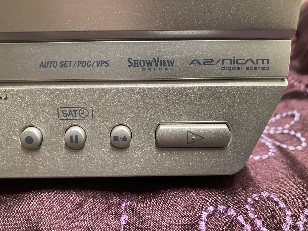 JVC Registratori: JVC VHS RECORDER HR-B 610 – Usato da Erlenbach im Simmental! venduto da Simmentaler-Perlen 1
