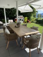 Gartentisch aus Massivholz mit 6 Kave Home Stühlen