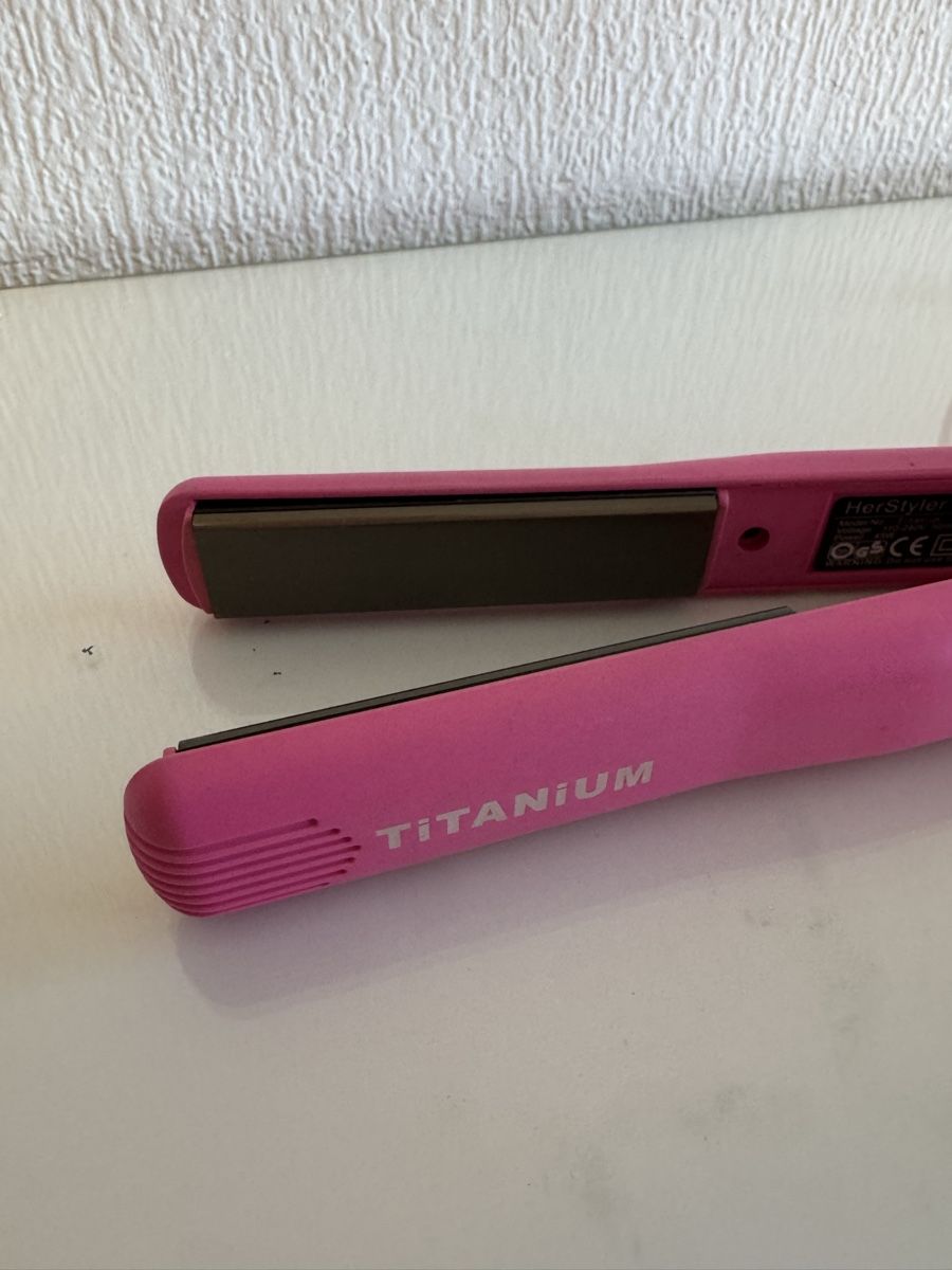 Piastre & Arricciacapelli: Fer à lisser Titanium rose, comme neuf! – Nuovo (secondo la descrizione) da Ecublens VD venduto da ago_557y 2
