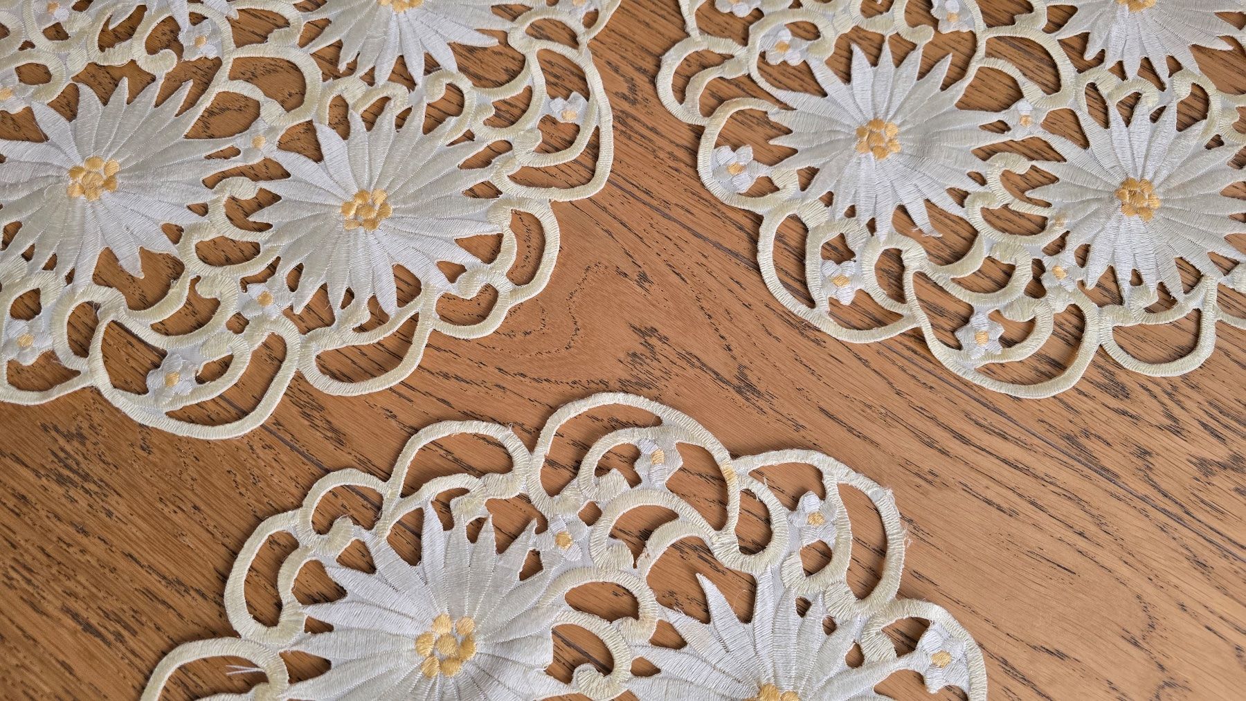 Sottobicchieri: Deckeli Edelweiss, bestickt 4er Set – Nuovo (secondo la descrizione) da Wabern venduto da Irakene 3