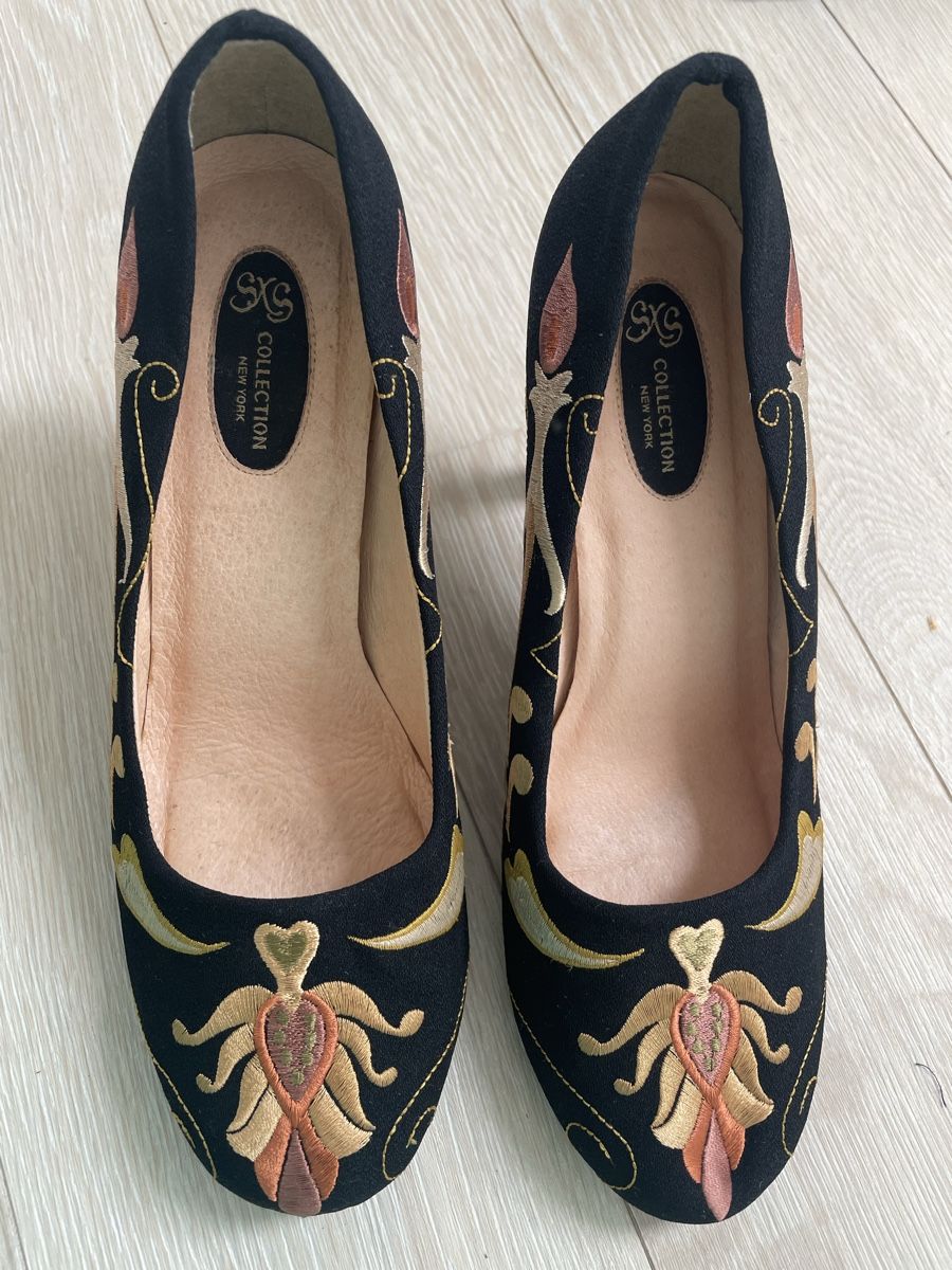 Scarpe da donna: Unique Elegant Embroidered Heels, SX Collection, Size 5.5 – Nuovo (secondo la descrizione) da Oberwil BL venduto da Stellochkas