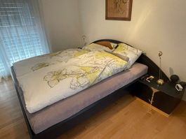 Bett 180 x 200 cm plus Komode (ohne Inhalt) ab 25.7.26