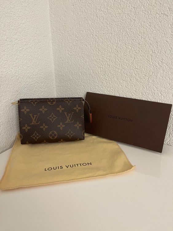 Louis vuitton discount pochette toilette 15