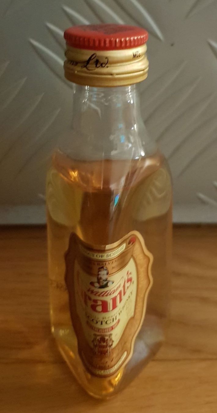 Spirituosen: Grant's FINEST William SCOTCH WHISKY – Neu (gemäss Beschreibung) aus Emmenbrücke von Herzog07