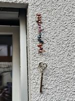 Dekohänger mit Schlüssel und Zuchtperlen 39cm
