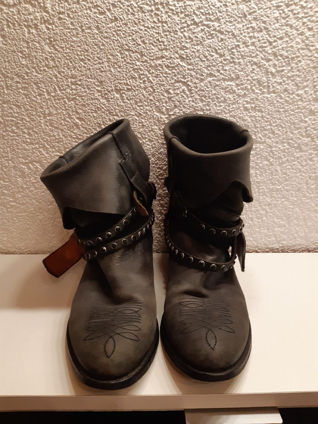 Damenschuhe: wunderschöne piraten style stiefeletten schwarz – Gebraucht aus Toffen von Gwunderegge77