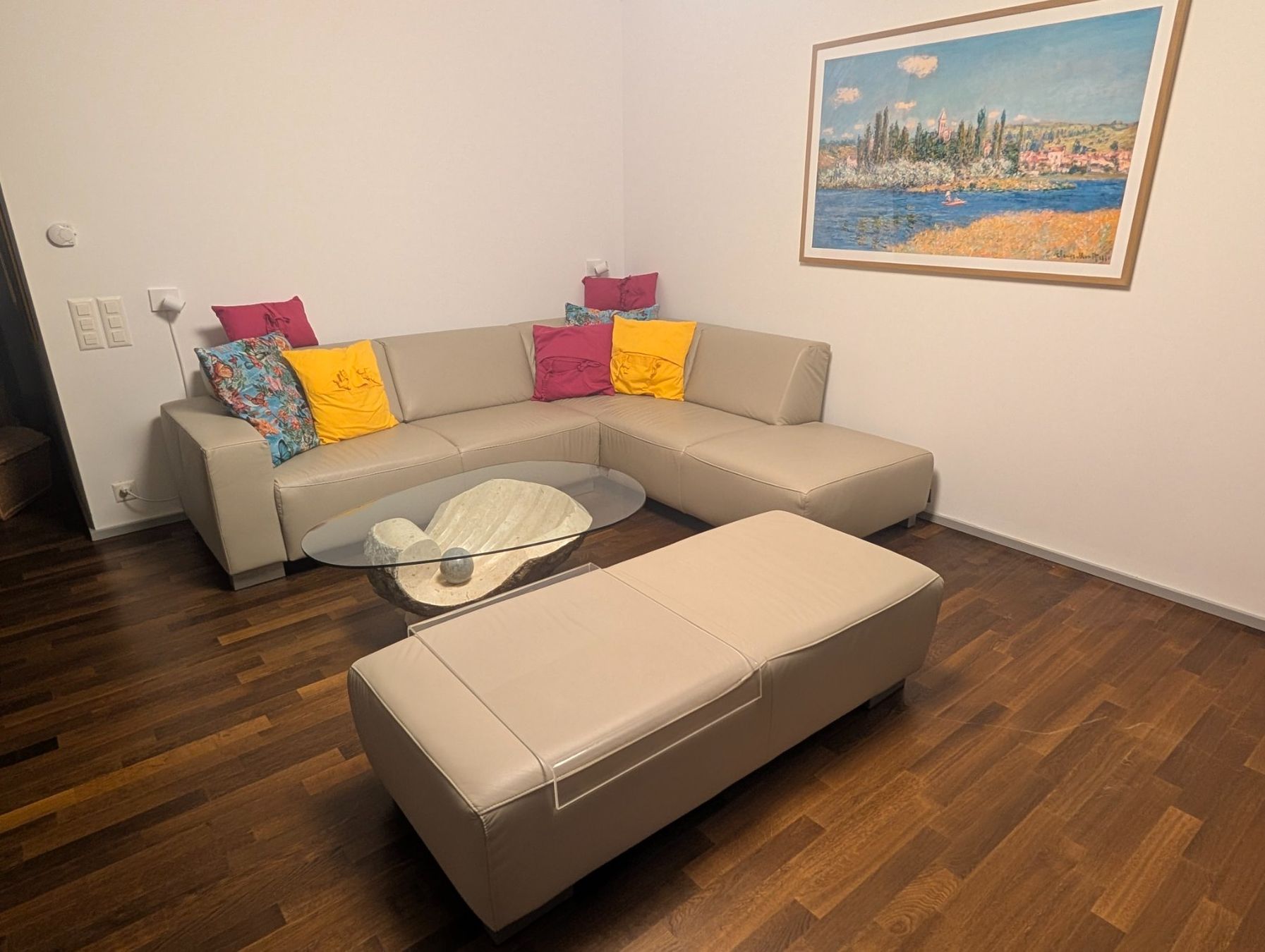 Micasa Divani: Echtleder Ecksofa MICASA mit Hocker, grau - Top Zustand! – Usato da Uetikon am See venduto da transsonic2