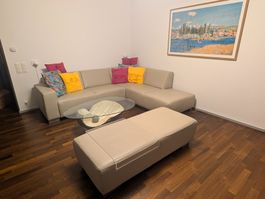 Echtleder Ecksofa MICASA mit Hocker, grau - Top Zustand!