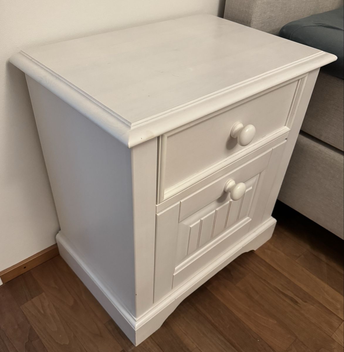 Maisons du monde Nachttische: Nachttisch Cinderella weiss Kinderzimmer – Gebraucht aus Hünenberg von Blueberry4 1