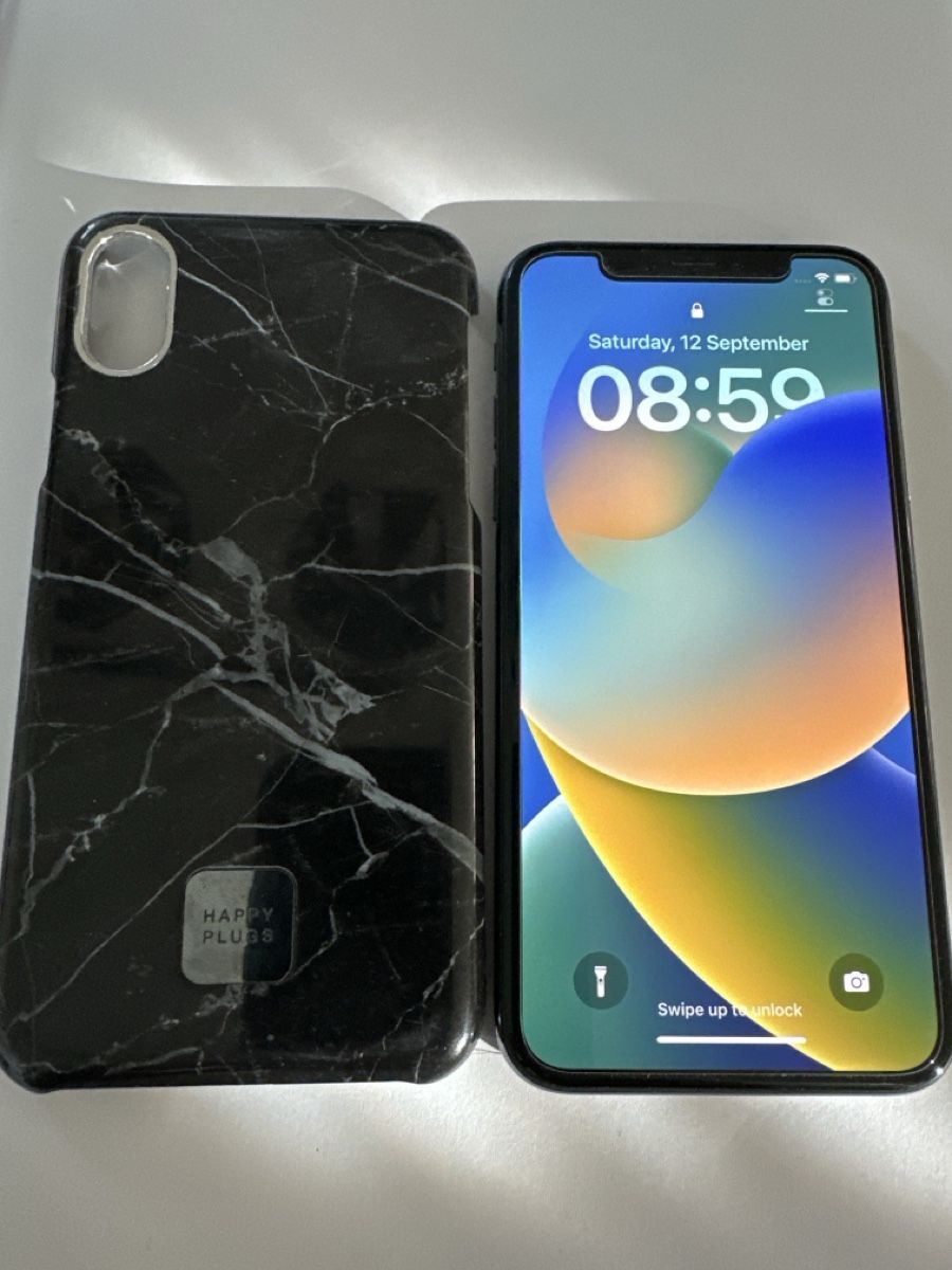 Apple Telefoni cellulari / Smartphones: Apple iPhone X 256GB black, screen protector and case – Usato da Allschwil venduto da MB4123 3