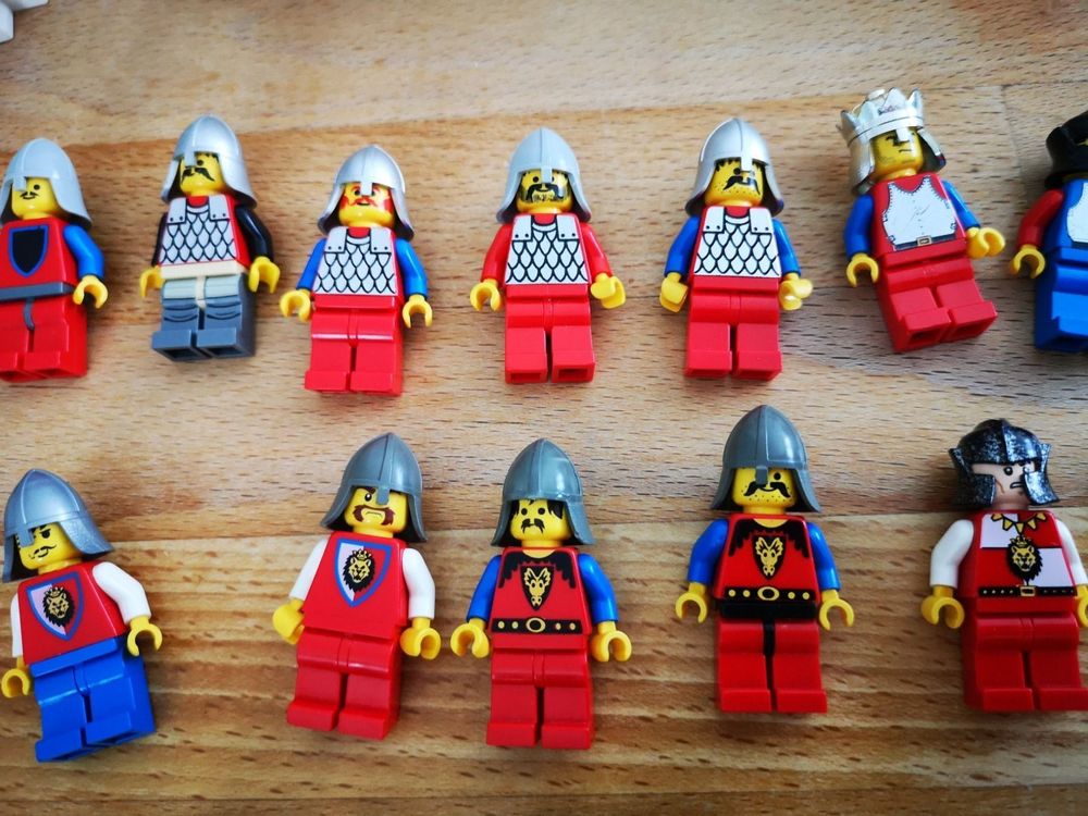 22 x Lego Ritter, 5 x Pferde, viele Waffen, Schilder... | Kaufen auf ...