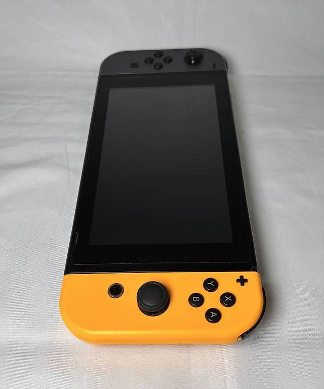 Nintendo Console: Nintendo Switch Console | Accessori + FIFA 22 – Usato da Gordola venduto da kar_gy5g 3