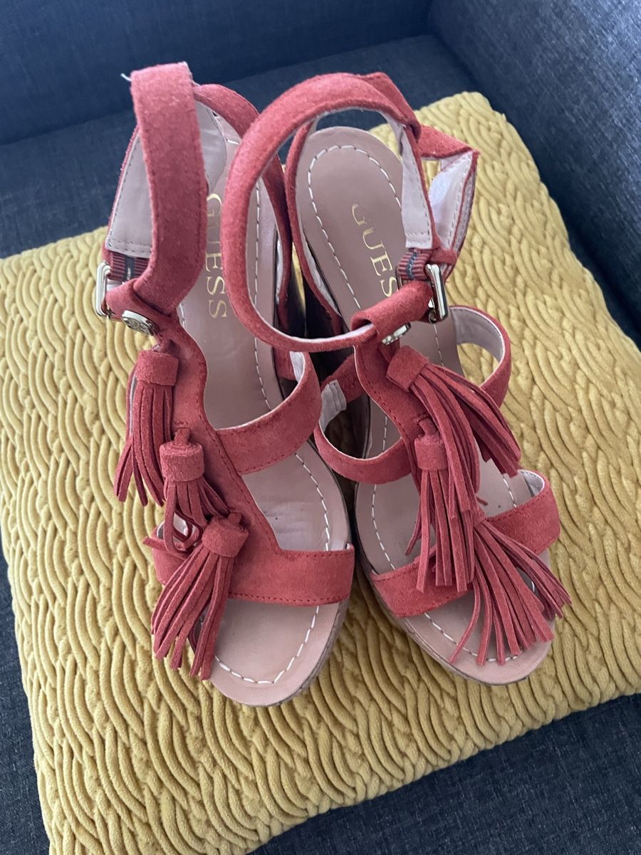 Guess Scarpe da donna: Guess Sandalen Gr. 37 – Usato da HORGEN venduto da paris007