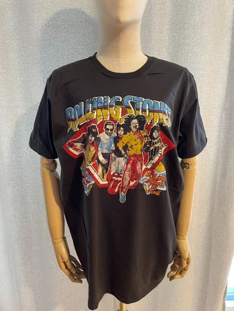“Rolling Stones – Vintage-Inspired Hand-Painted T-Shirt”