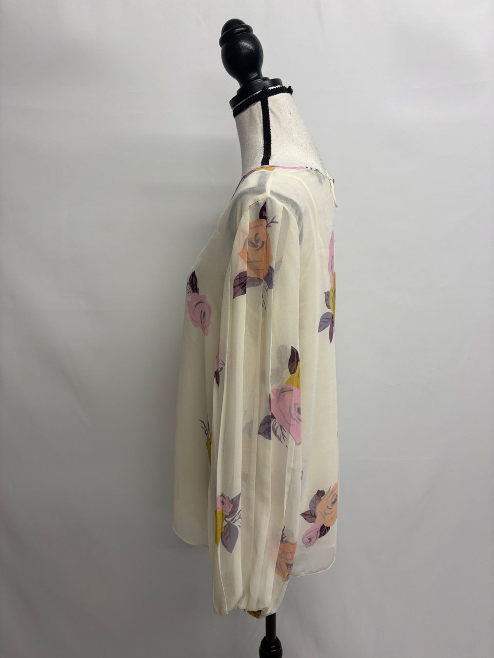 Massimo Dutti Camicette: Massimo Dutti Bluse mit Blumenmuster 42 sommerlich creme – Nuovo (secondo la descrizione) da Regensdorf venduto da secondchancefashion 1