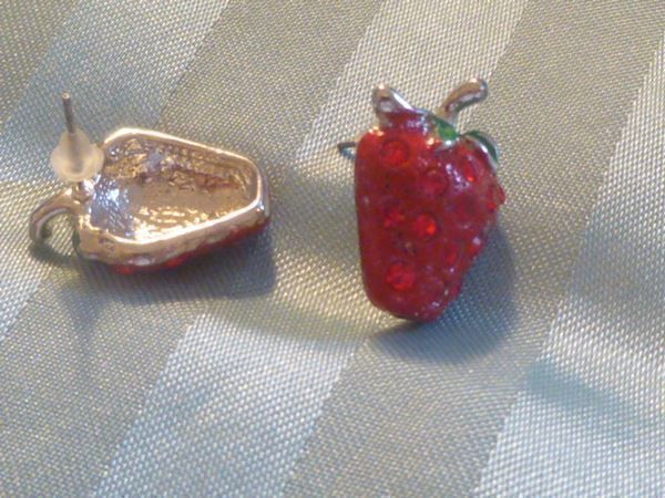 Orecchini pendenti & Orecchini a lobo: Ohrstecker Erdbeeri mit Glimmer – Nuovo (secondo la descrizione) da Hinwil venduto da Glasperlen 3