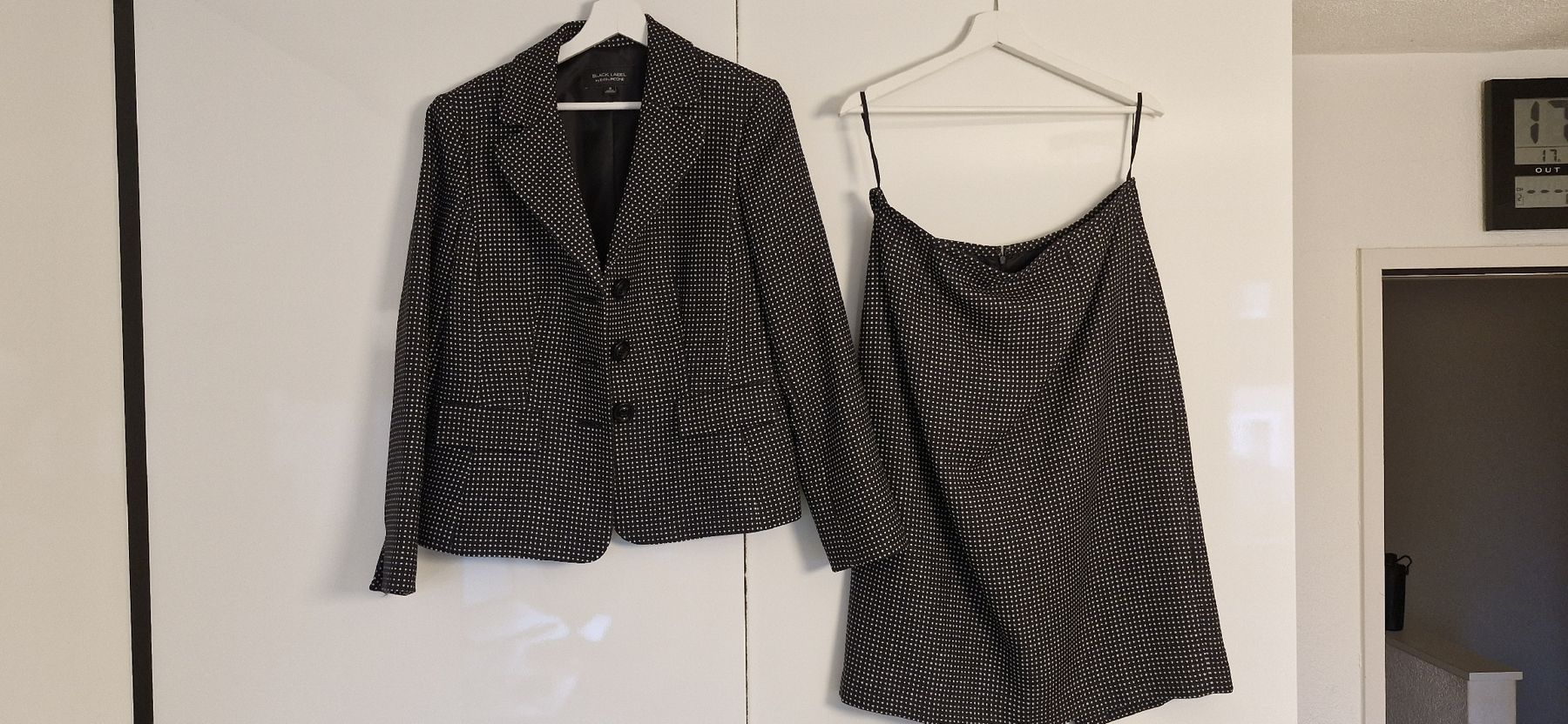 Anzüge & Kostüme: Stylish woman suit – Gebraucht aus Bonstetten von Denitza87