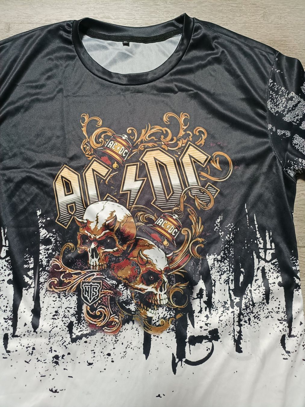 T-shirt: AC/DC Shirt XL neu – Nuovo (secondo la descrizione) da Bätterkinden venduto da Elefantenzoo 1