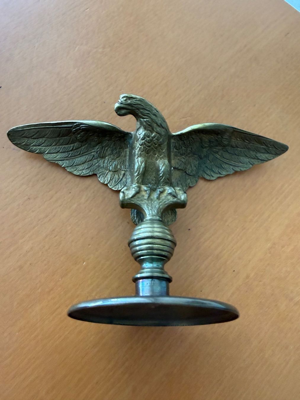 Statuette: Adler auf Sockel, Antik, Messing – Usato da Fehraltorf venduto da bruggin 1