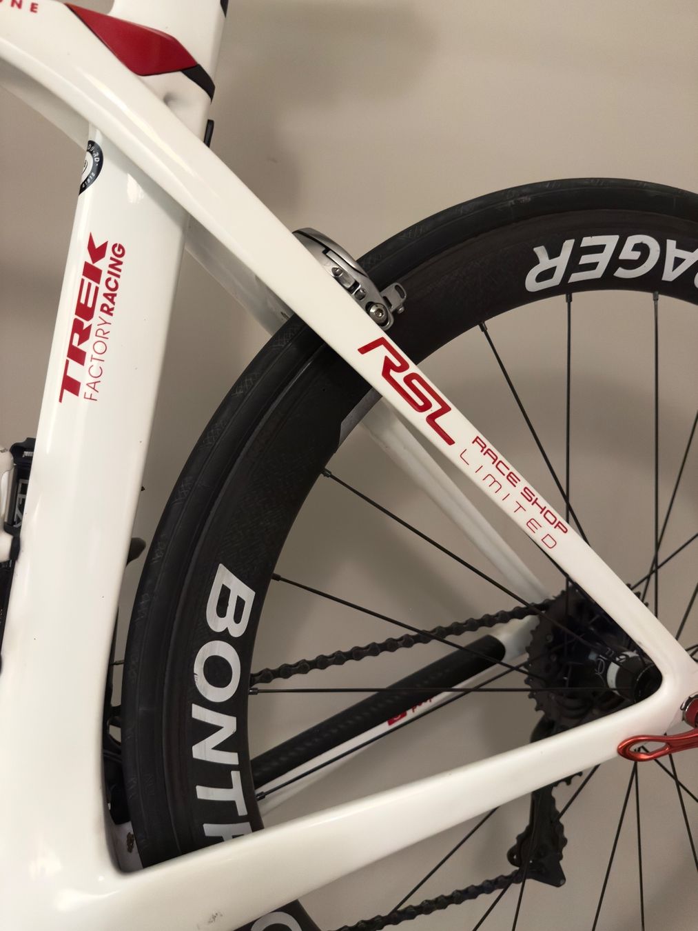 Trek Velos: Trek Madone RSL Team Issue Segafredo size 56 – Gebraucht aus Rolle von misterarti 3