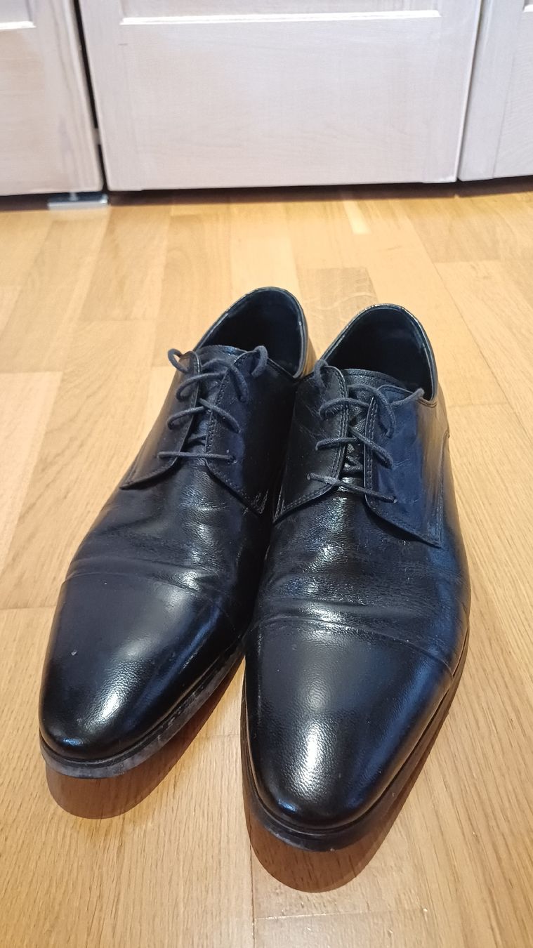 Scarpe da uomo: Herrenschuhe Bata, Glanzleder, Grösse 41 – Usato da Wegenstetten venduto da troll91