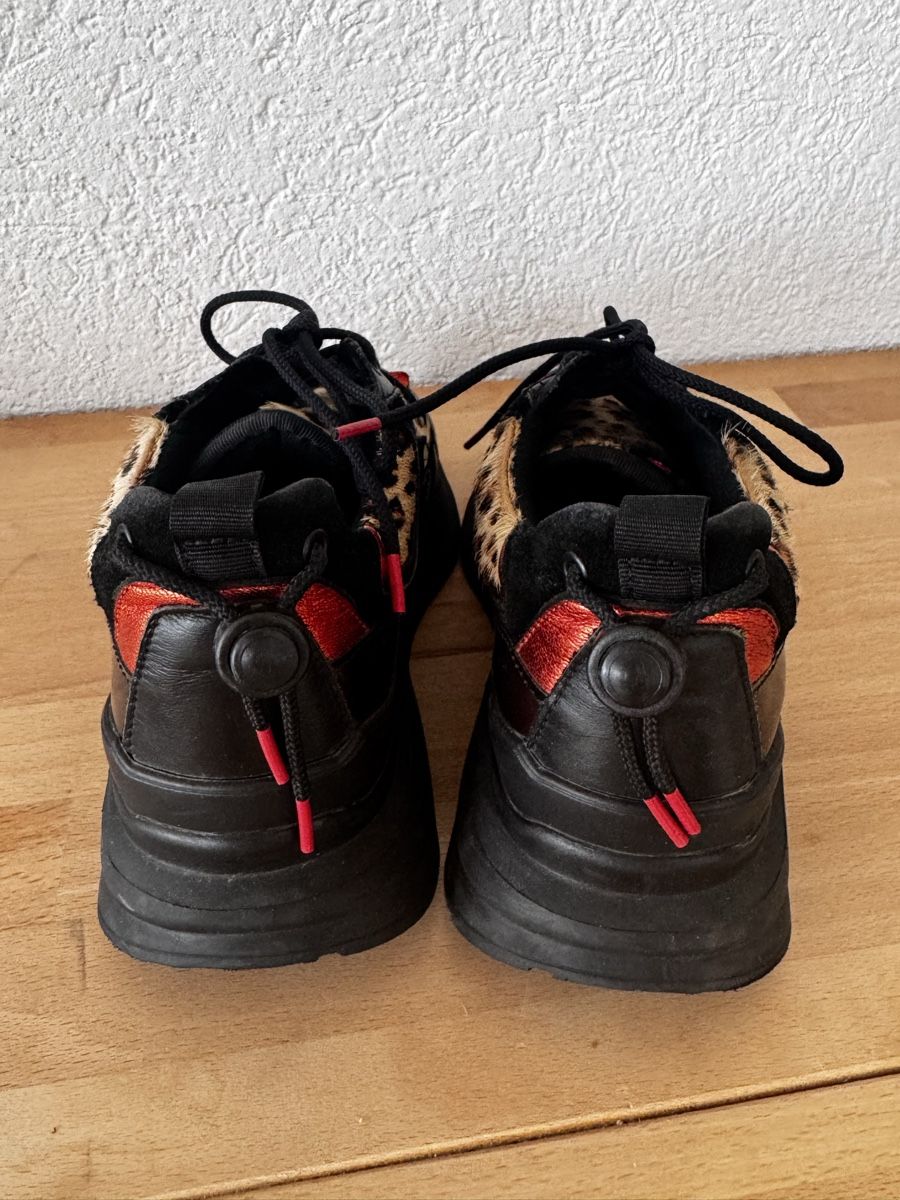 Scarpe da donna: Sneakers leather  – Usato da Rapperswil SG venduto da Hel_rpq5 2