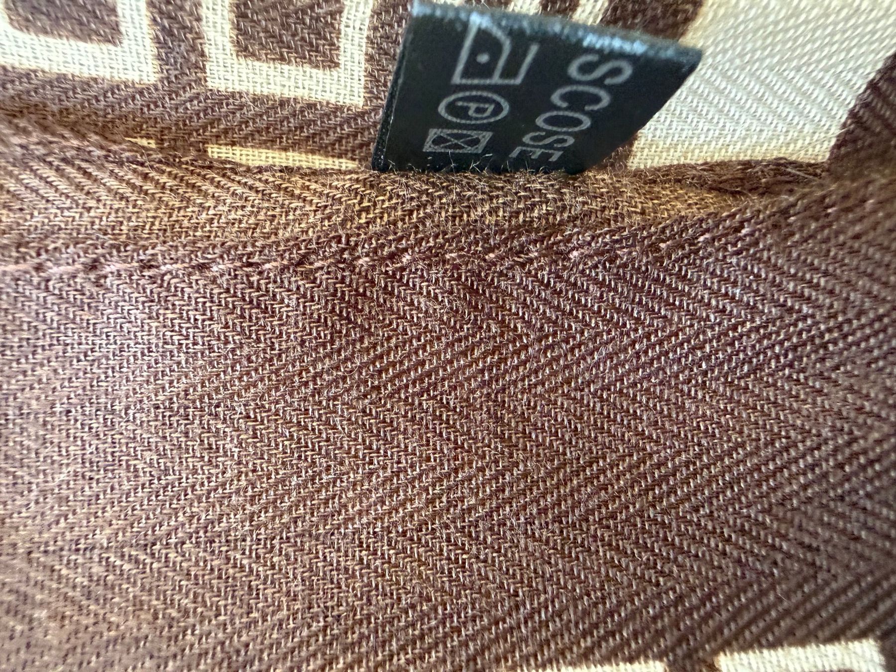 Foulards & écharpes: Neuware Schal 100 % Viskose 70 x 70 – Neuf avec emballage d'origine à Kirchdorf AG par coco123 3