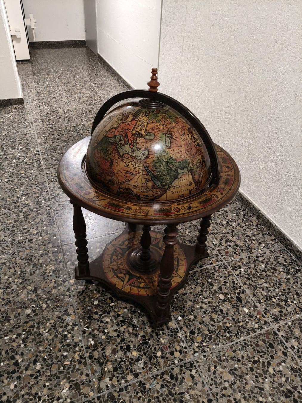 Sonstige Dekorationen & Accessoires: Vintage Zodiac Globe Bar / Globusbar – Gebraucht aus Baar von ale_cj6f 1