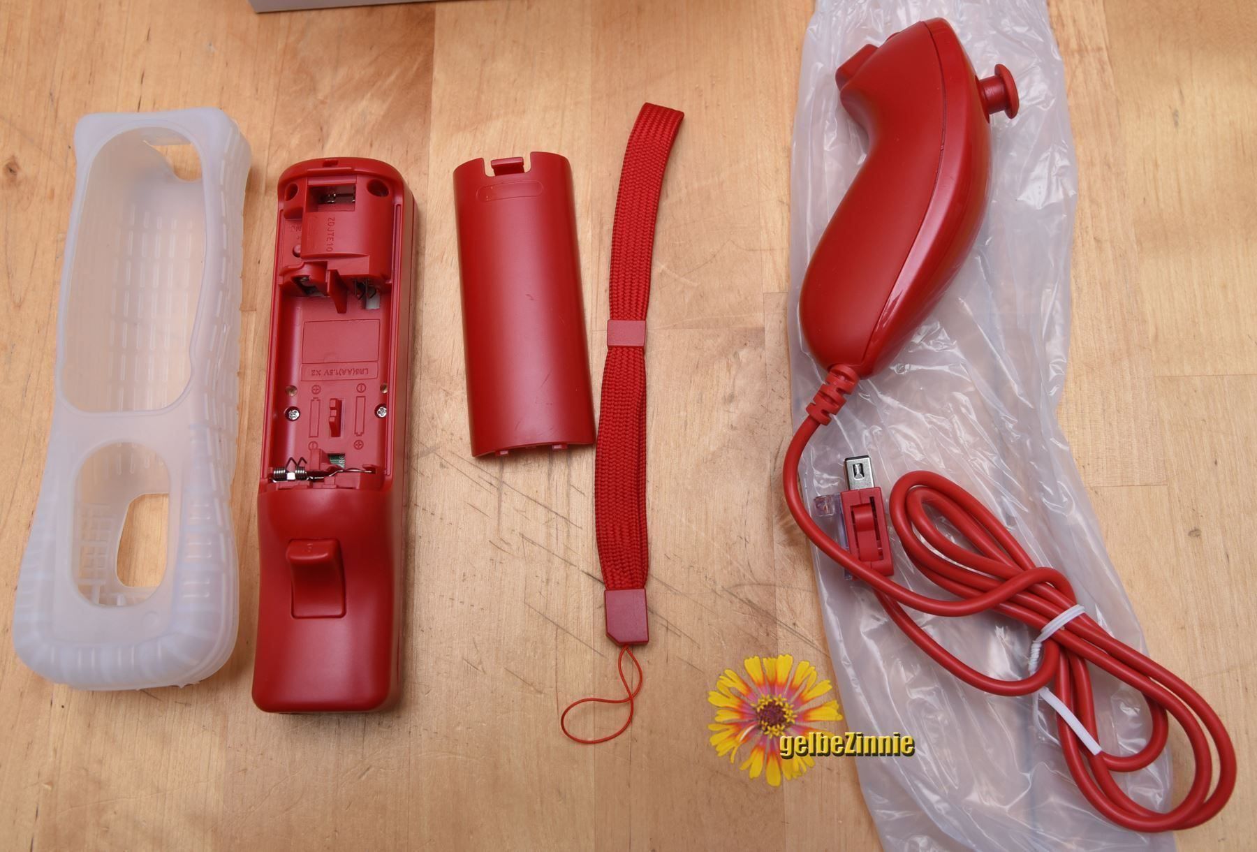 Controller: Wii Controller Rot mit Nunchuk (Neu) – Nuovo (secondo la descrizione) da Frenkendorf venduto da gelbeZinnie 2