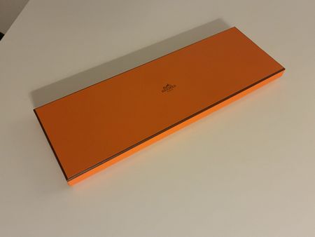 Schachtel Hermès Cravate mit Seidenpapier guter Zustand