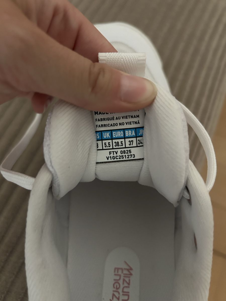 Mizuno Scarpe da uomo: Mizuno Wave Momentum Elite – Nuovo (secondo la descrizione) da Luzern venduto da Manuel121 5