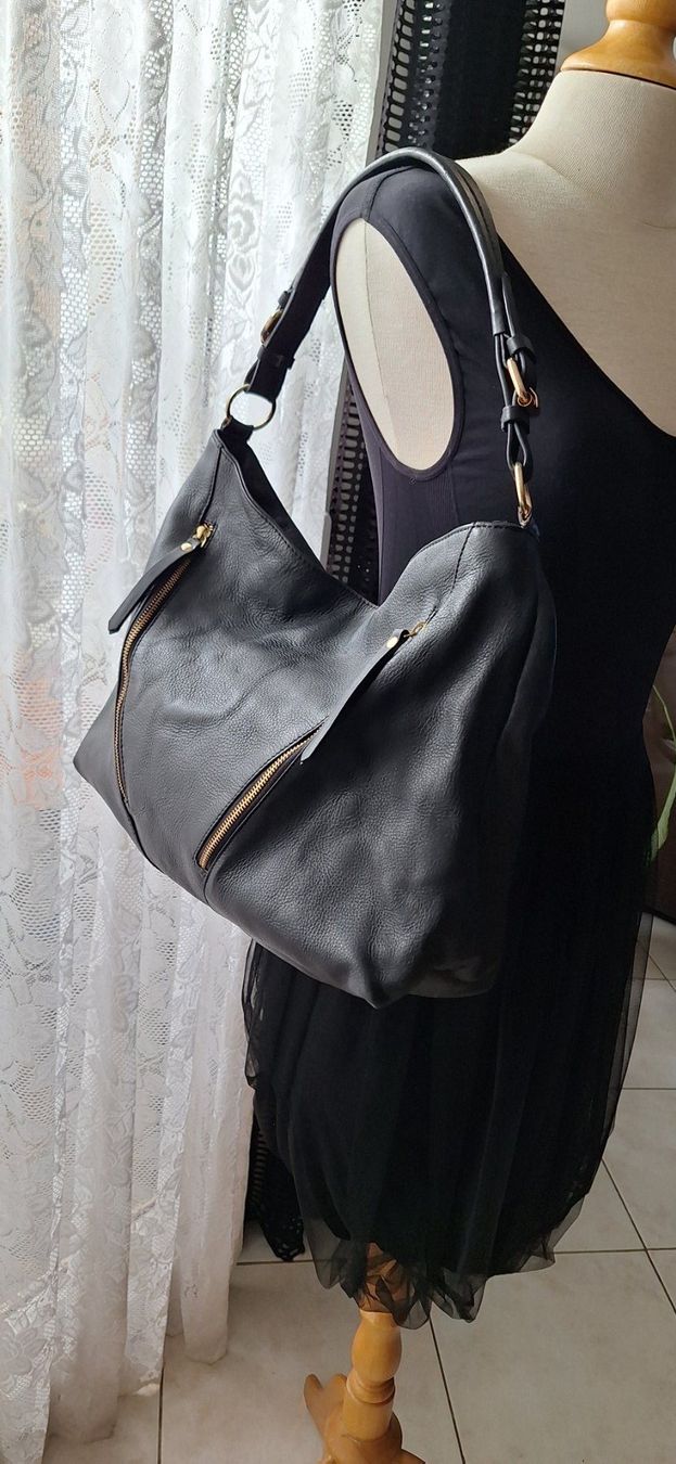 Borse da donna: Sac en cuir noir – Usato da St-Triphon venduto da Jldr0 1