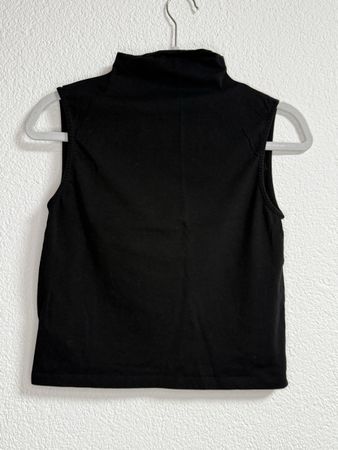 Schwarzes ärmelloses Rollkragen-Top – Gr. M