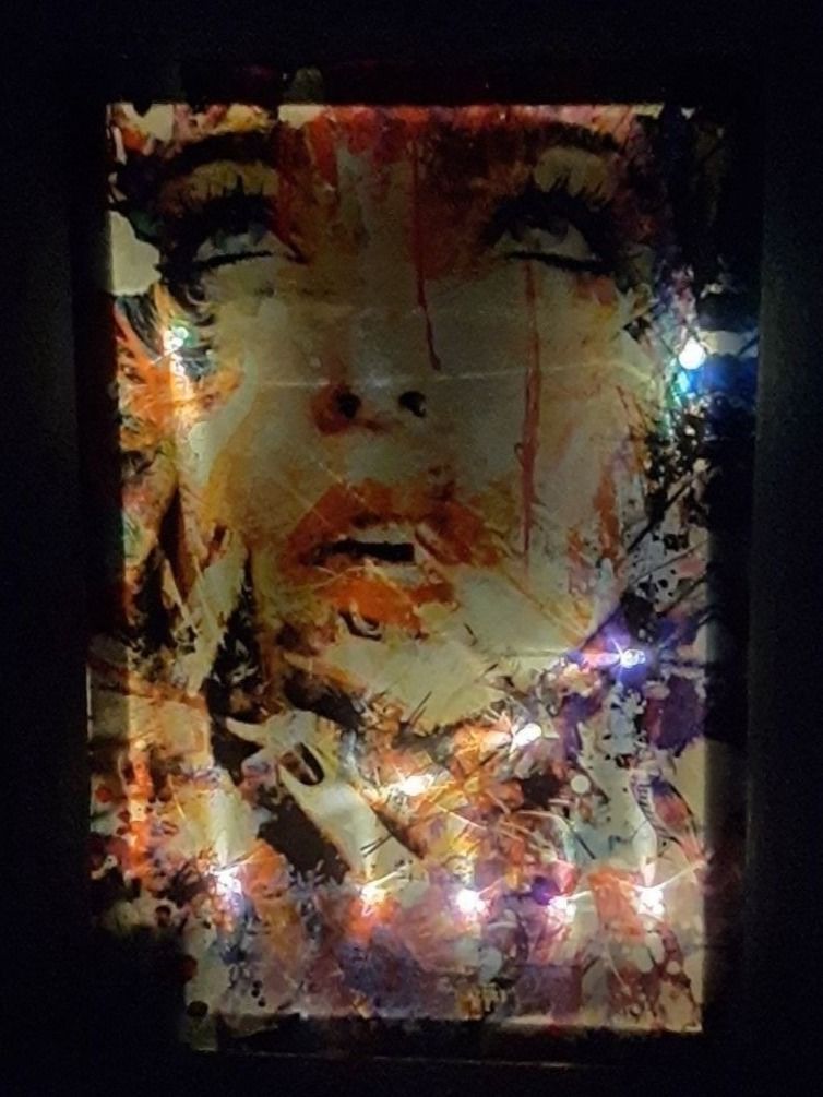 Poster & Bilder: Woman color face Kunst LED Bild – Neu und originalverpackt aus Kilchberg ZH von ruedi34 2