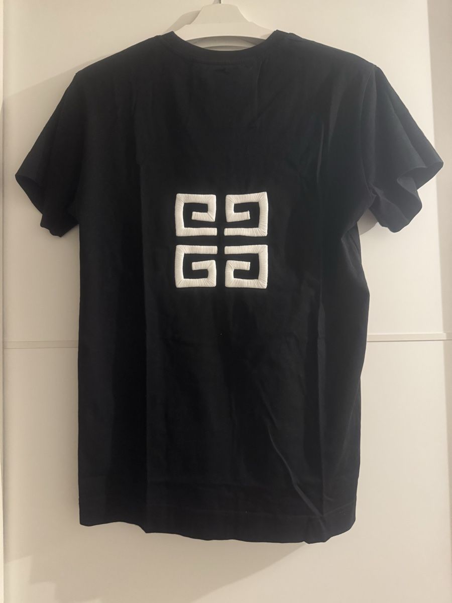Givenchy T-shirt: T-Shirt Givenchy – Usato da Genève venduto da Dan83 1