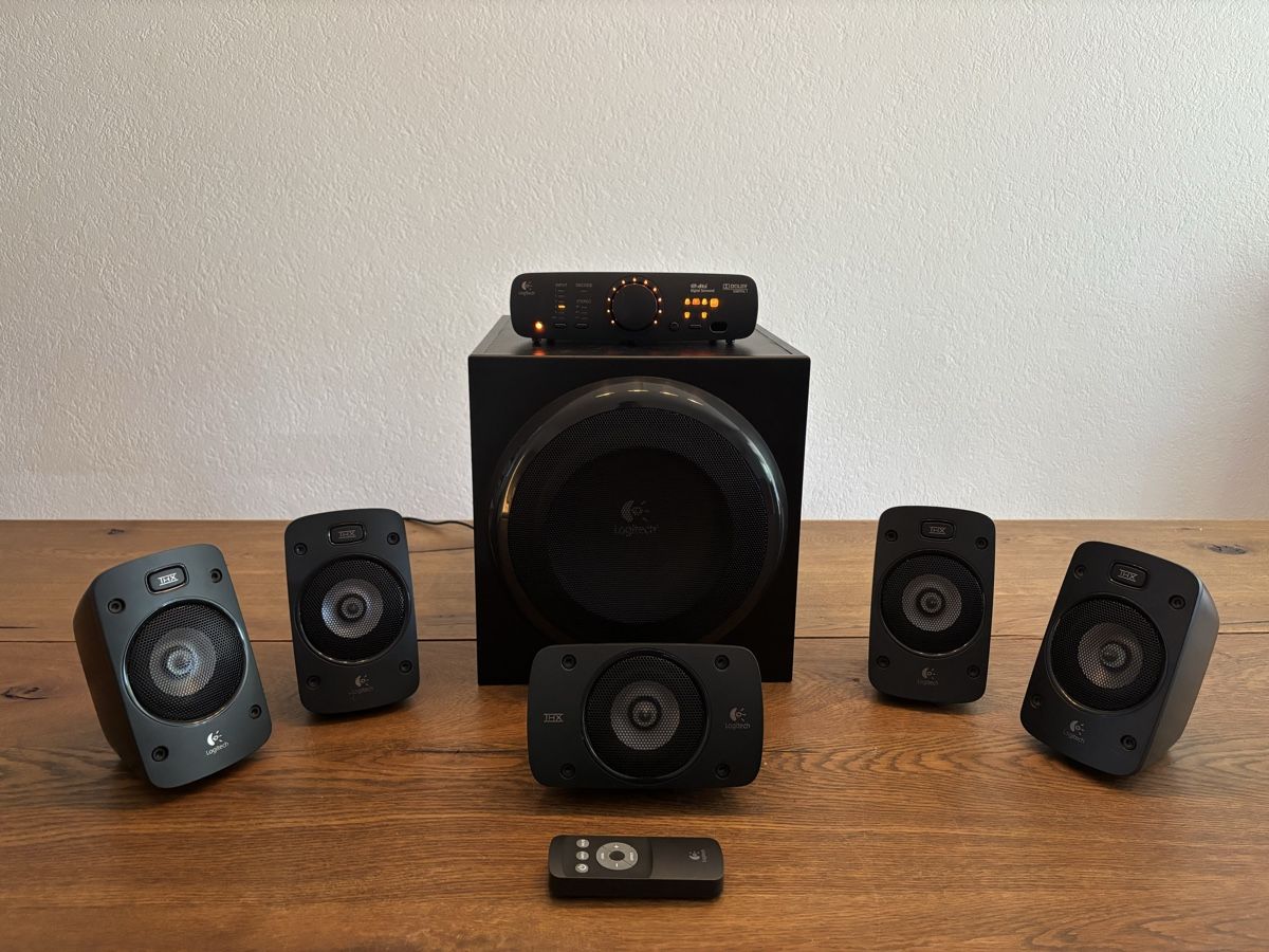Logitech Home Cinema: Logitech Z906 5.1 Surround Sound System THX mit Subwoofer – Usato da Lyss venduto da Dimiski 1