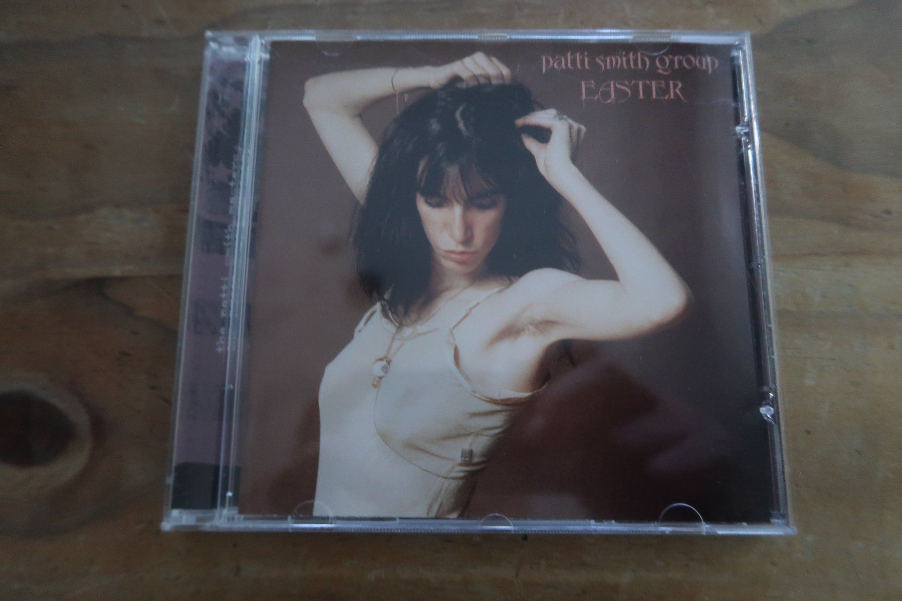 CDs: PATTI SMITH - EASTER mit BECAUSE THE NIGHT - CD – Gebraucht aus Basel von Patiscat
