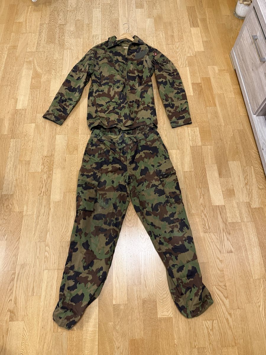 Schweizer Armee Uniformen: Taz 90 armée suisse – Gebraucht aus Lausanne von ene_yf7n