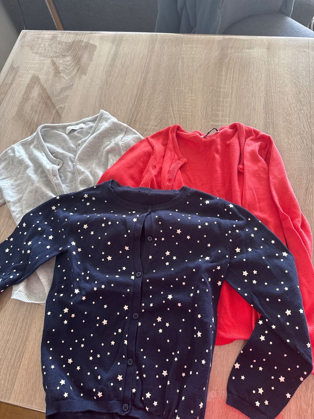 Giacche & Cappotti: 6 Mädchen Strickjacke – Usato da birsfelden venduto da Giuseppe70 2